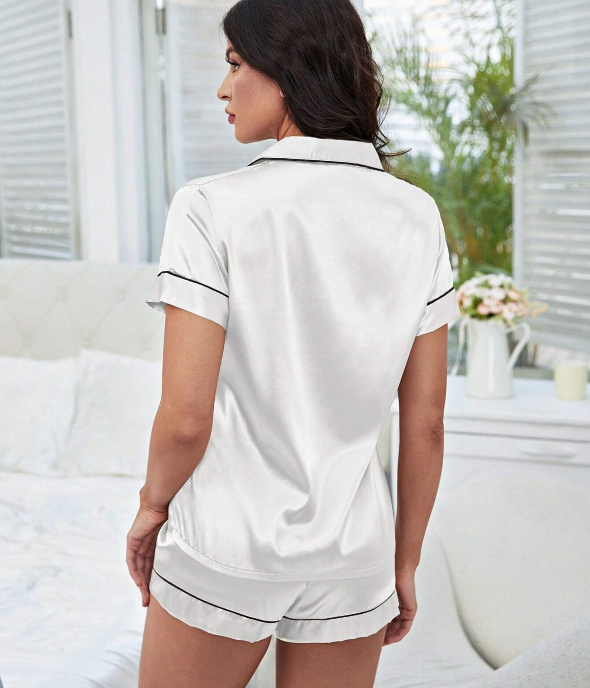 Pijama Feminino Americano Cetim Liso Short com Manga Curta - Branco