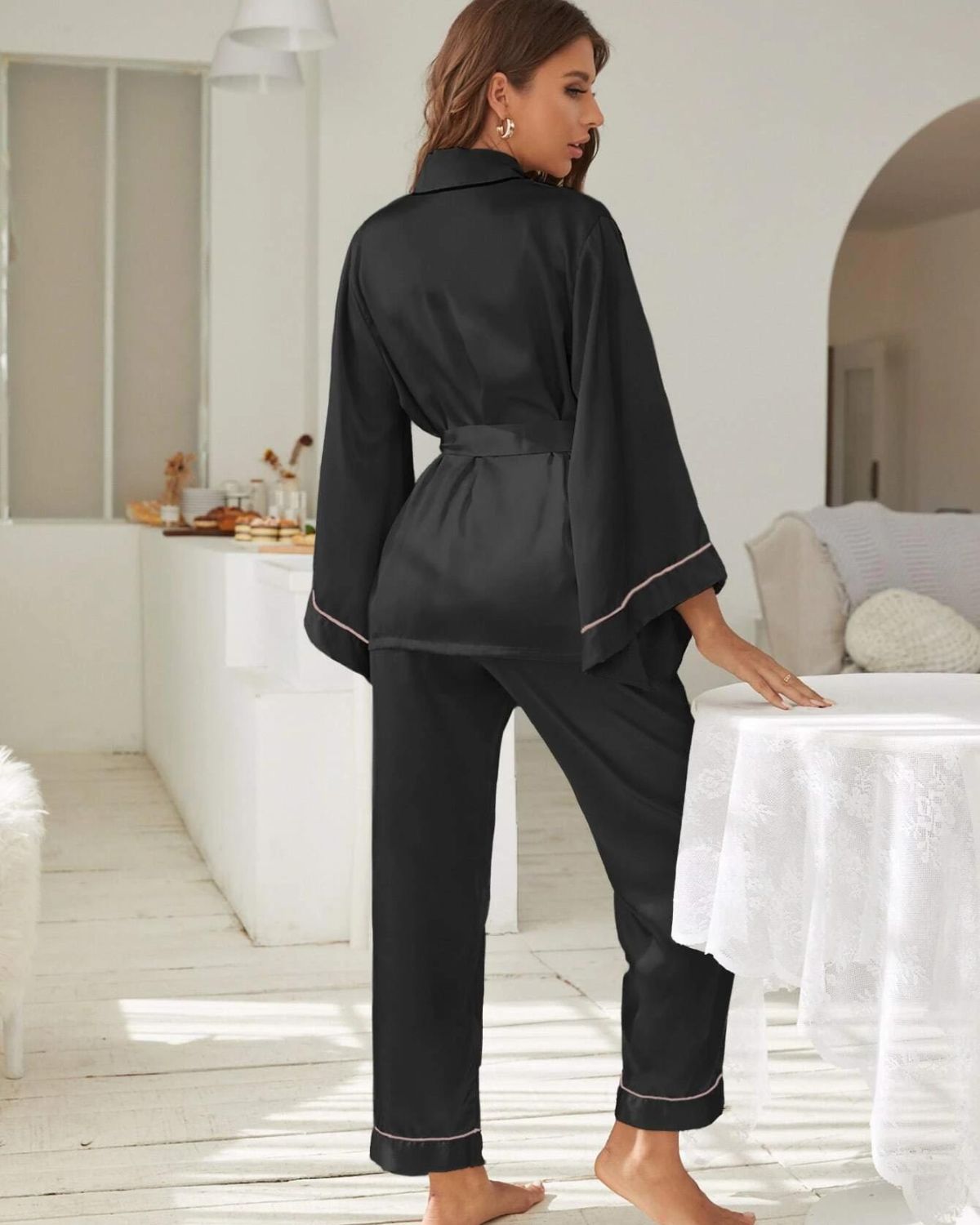 Pijama Feminino Kimono Cetim Calça com Manga Flaire - Preto