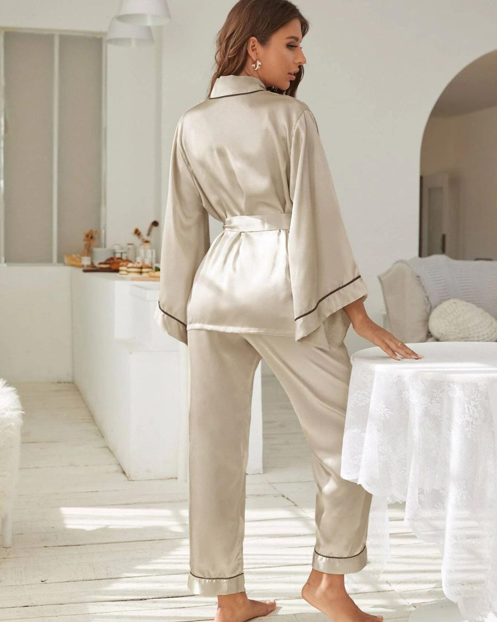 Pijama Feminino Kimono Cetim Calça com Manga Flaire - Champanhe