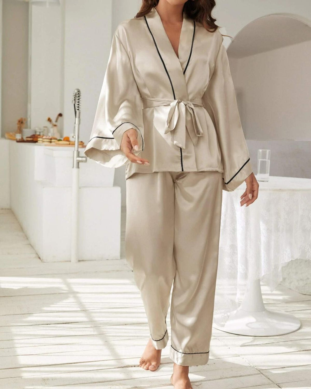 Pijama Feminino Kimono Cetim Calça com Manga Flaire - Champanhe