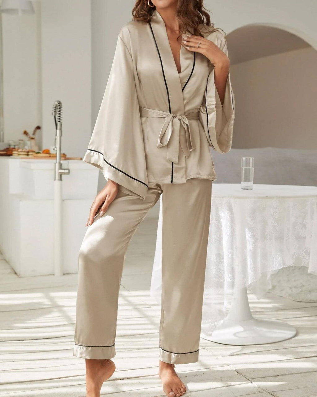 Pijama Feminino Kimono Cetim Calça com Manga Flaire - Champanhe